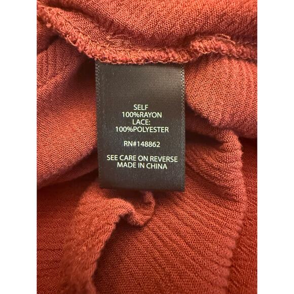 Torrid Crinkle Gauze Lace Inset Surplice Top Blouse Women’s Sz 1 1X/14-16 Red - Picture 9 of 10